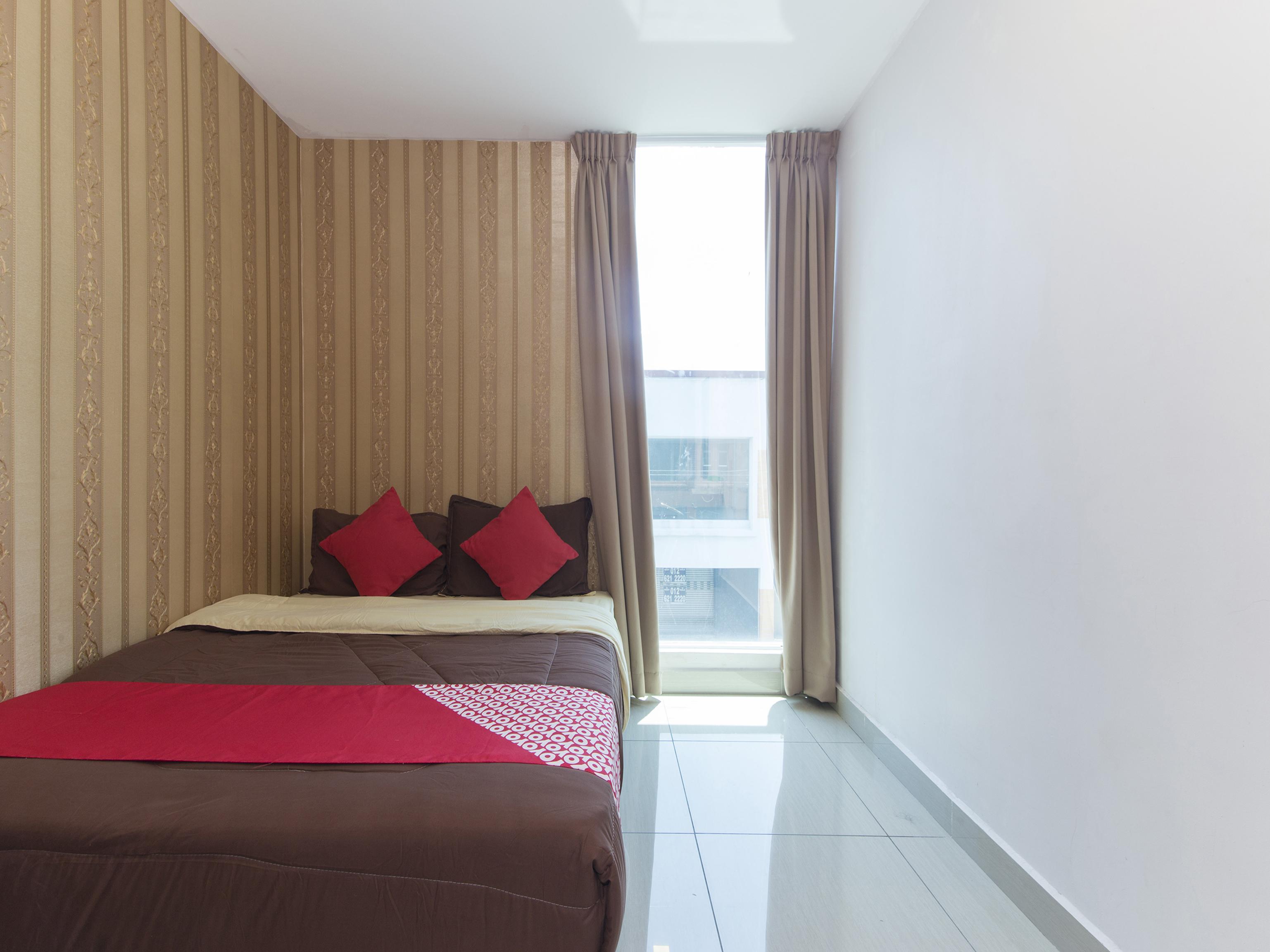 Night Queen Hotel Sepang Bagian luar foto